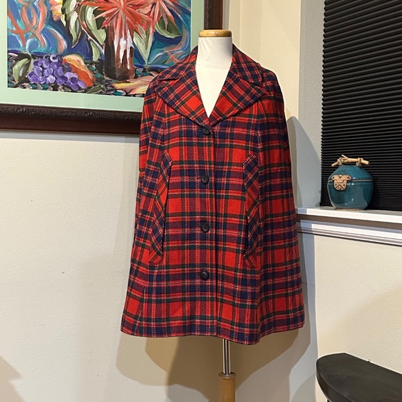 Red Plaid Pendleton Cape / Vintage 70s NOS Gorgeous!  One size Rare! Timeless ! - Picture 15 of 15